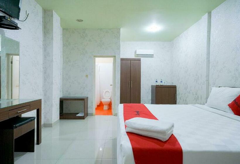 فندق Reddoorz Plus @ Jalan Fl Lumban Tobing Sibolga