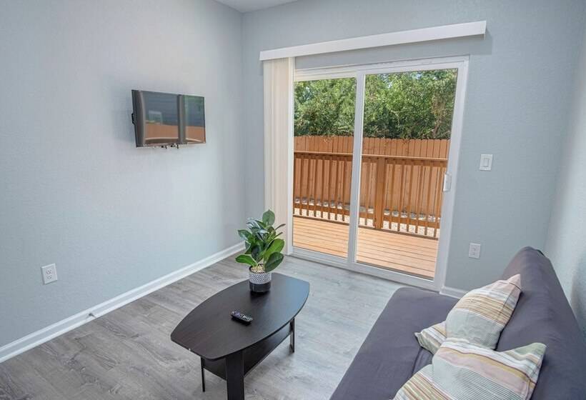 Newly Remodeled 4br 2ba Near Amazing Downtown