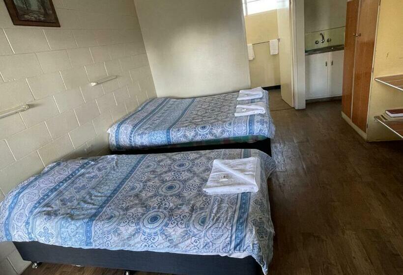 Sawmill Hotel Motel