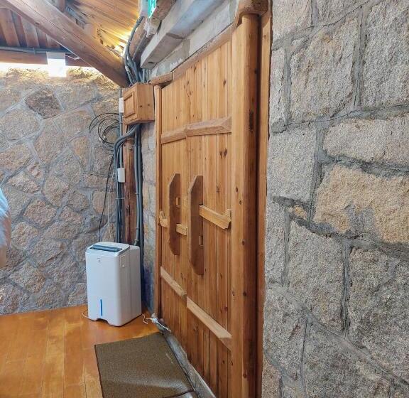 هتل کپسول 芹聚輕旅 Qinju Light Hostel