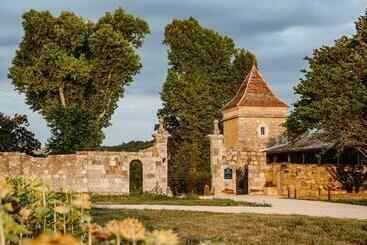 هتل Domaine De Boulouch