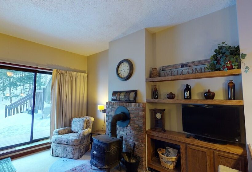 Wintergreen 106   Cozy And Peaceful Condo, Conveniently Located Between Killington And Pittsfield 1