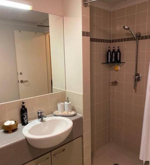 City River Views Free Parking Wifi Netflix Wine