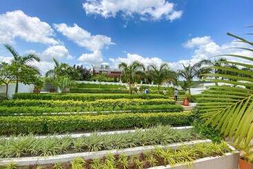 هتل Bridgeview Resort
