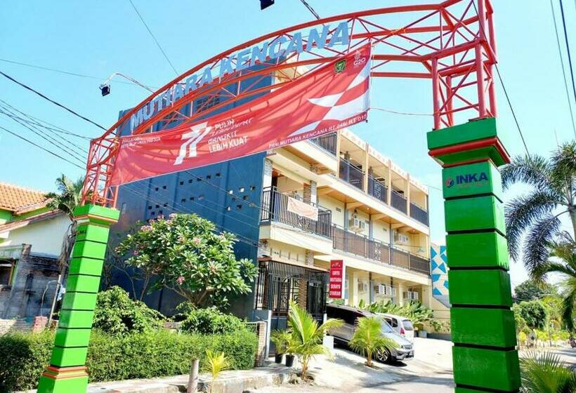 Hotel Griya Mutiara Serayu Syariah Near Univ Merdeka Madiun