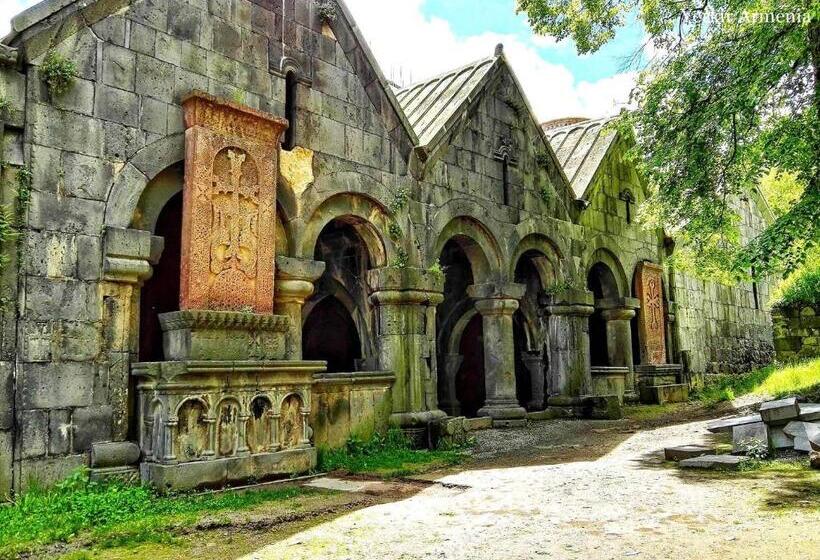 پانسیون Pottery House Sanahin