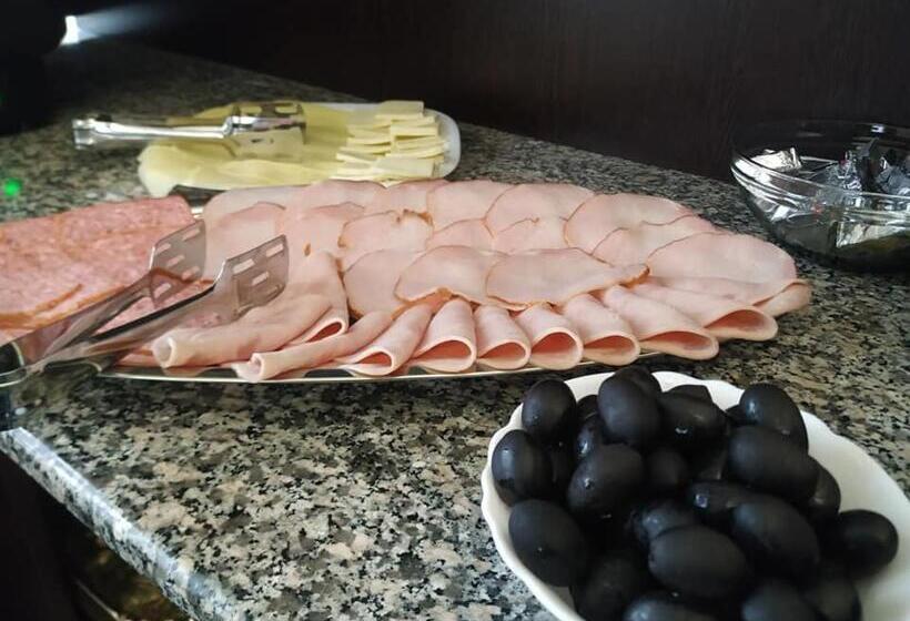 Tomis Pensiune