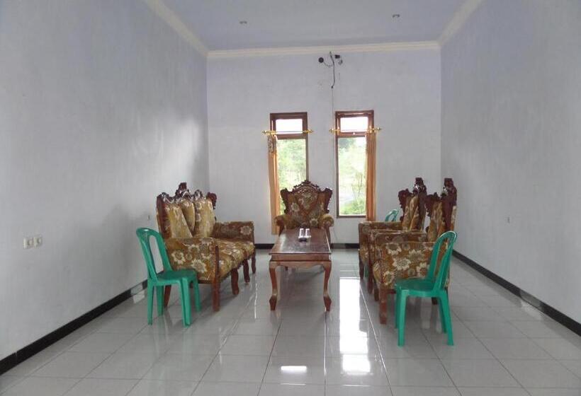 פנסיון Km 31 Sujono Guesthouse