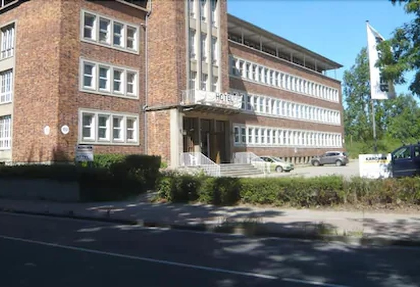 هتل Am  Fischereihafen