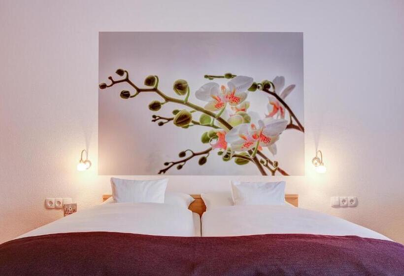 Ina Hotel Consul