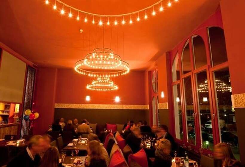 酒店 Yoho   The Young