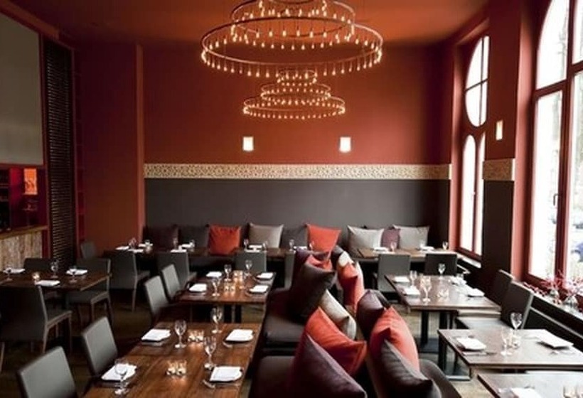 酒店 Yoho   The Young