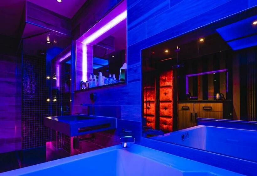 בית מלון כפרי Church Suites By The Cranleigh Boutique