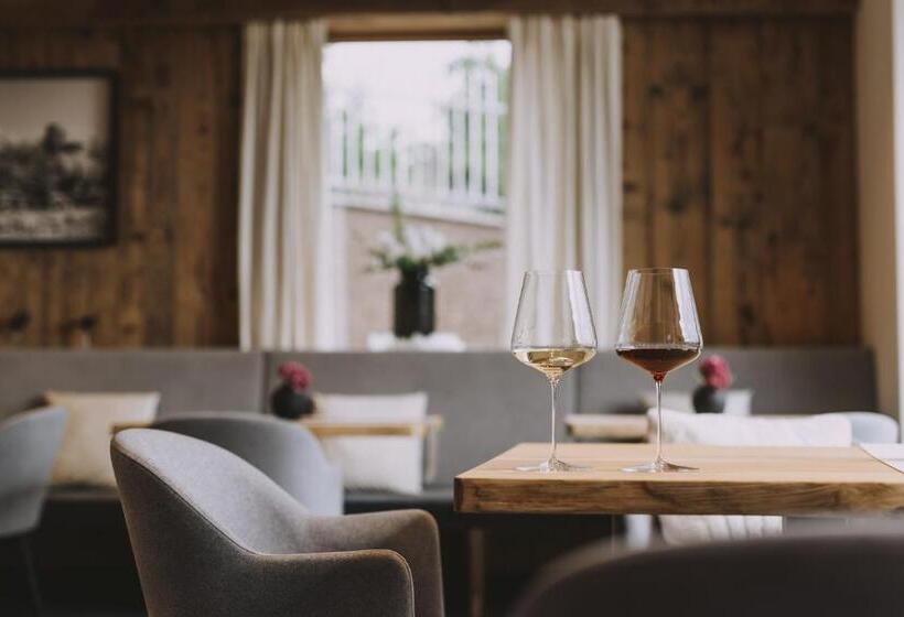 هتل Weinberghof