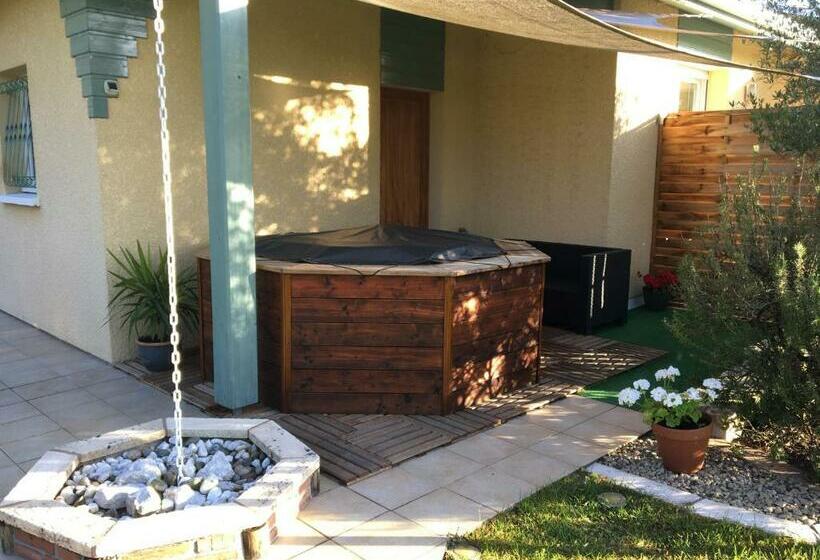 Studio Indépendant   2 Voyageurs   Jardin/jacuzzi