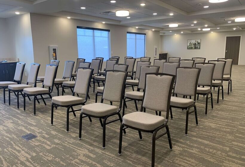 هتل Best Western Plus Horseheads Inn & Suites