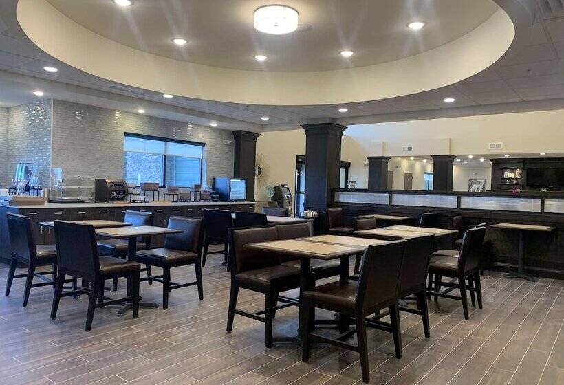 هتل Best Western Plus Horseheads Inn & Suites