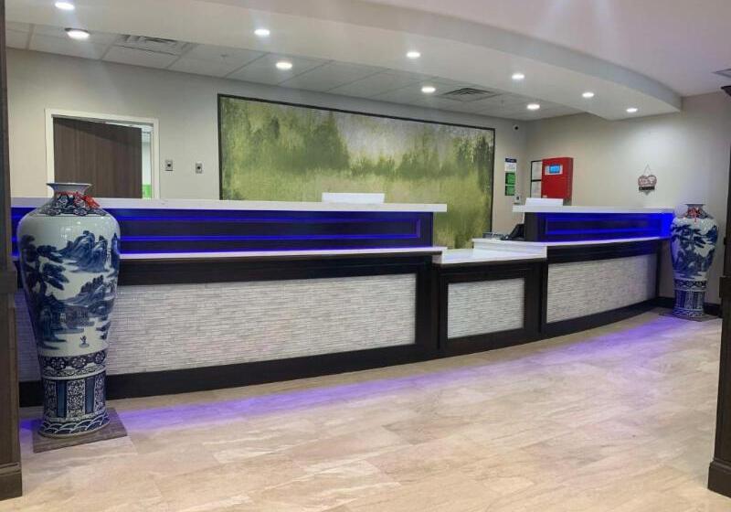 هتل Best Western Plus Horseheads Inn & Suites