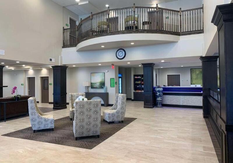 هتل Best Western Plus Horseheads Inn & Suites