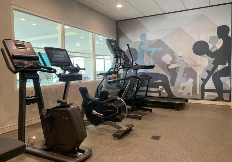 هتل Best Western Plus Horseheads Inn & Suites