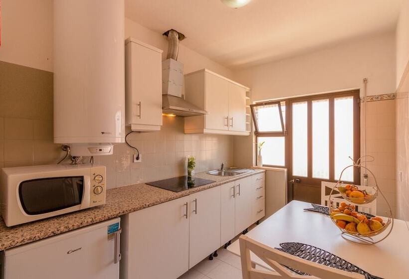 Charming 2 Bed Apartment In Armacao De Pera