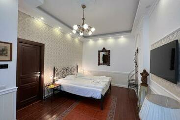 هتل Boutique Cathedral Plaza Residences Room For Rent Downtown