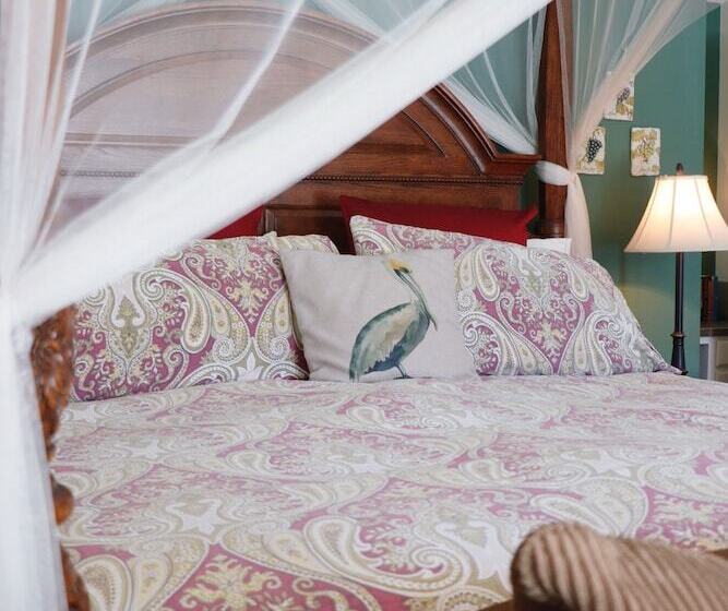 فندق Pelican Cove Inn