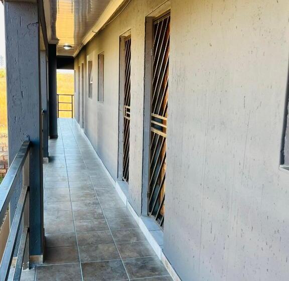 پانسیون Tshukudu Guesthouse