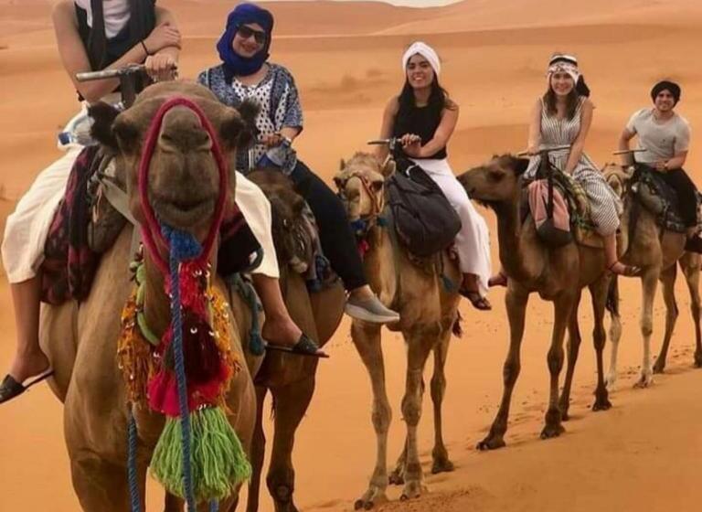 تختخواب و صبحانه Best Desert Luxury Camp