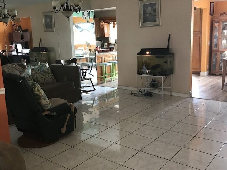 Пансион Cozy Guest House Florida Sunrise