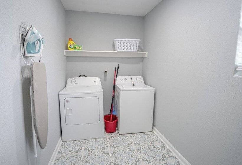 Captivating 4br 2ba Home Near Awesome Downtown