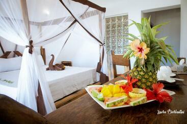 Uroa Zanzibar Vera Beach Hotel By Moonshine
