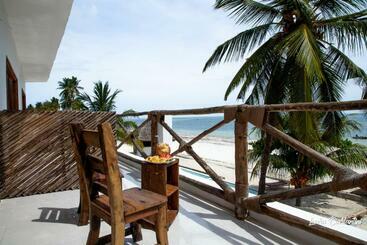 Uroa Zanzibar Vera Beach Hotel By Moonshine