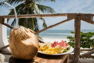Uroa Zanzibar Vera Beach Hotel By Moonshine