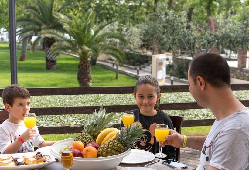 Cronwell Platamon Resort