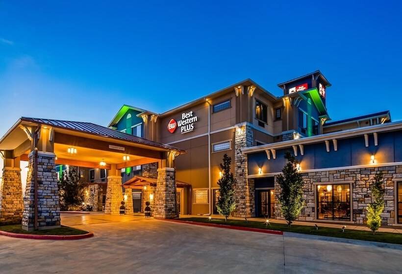 Отель Best Western Plus Emerald Inn & Suites