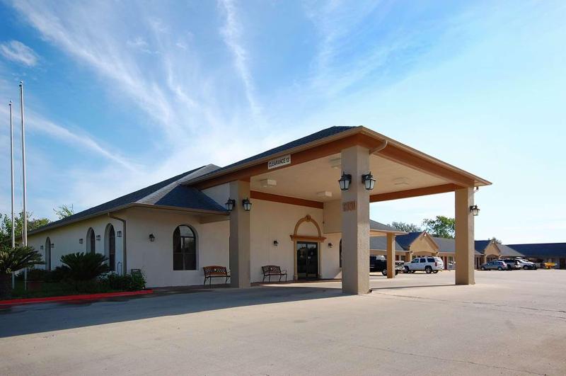 Отель Best Western Plus Emerald Inn & Suites