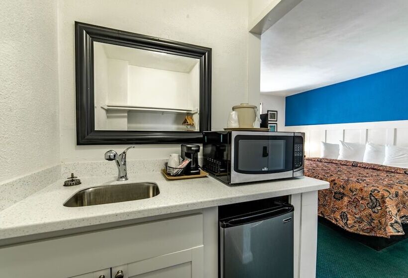 Captain S Table Hotel By Everglades Adventures