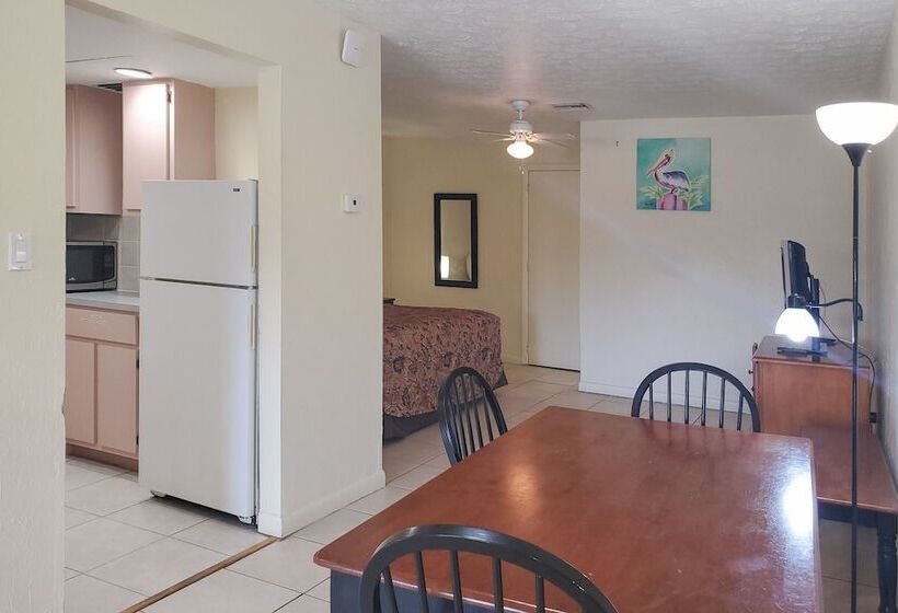 Captain S Table Hotel By Everglades Adventures
