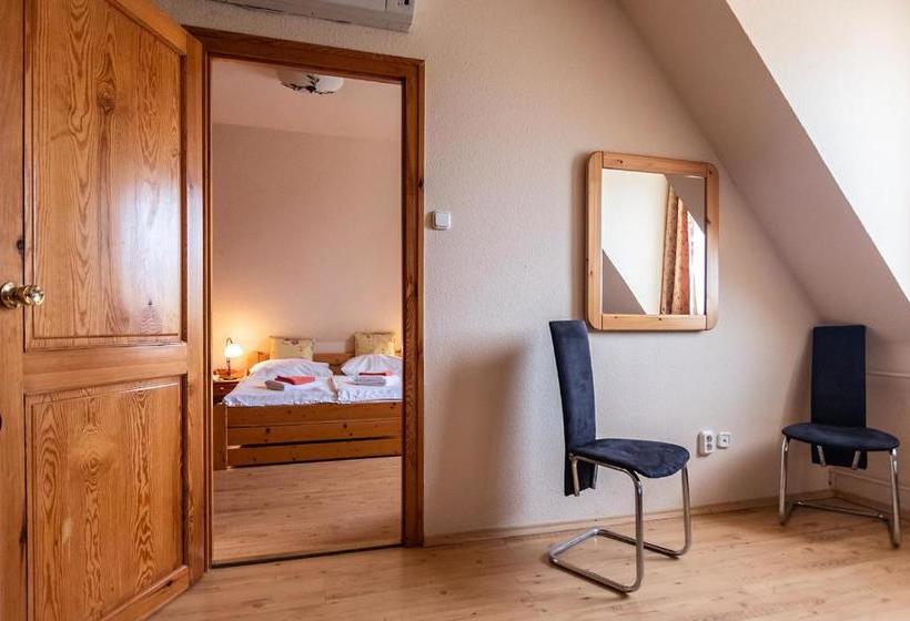 هتل Il Gallo Nero   Fekete Kakas étterem és Panzió