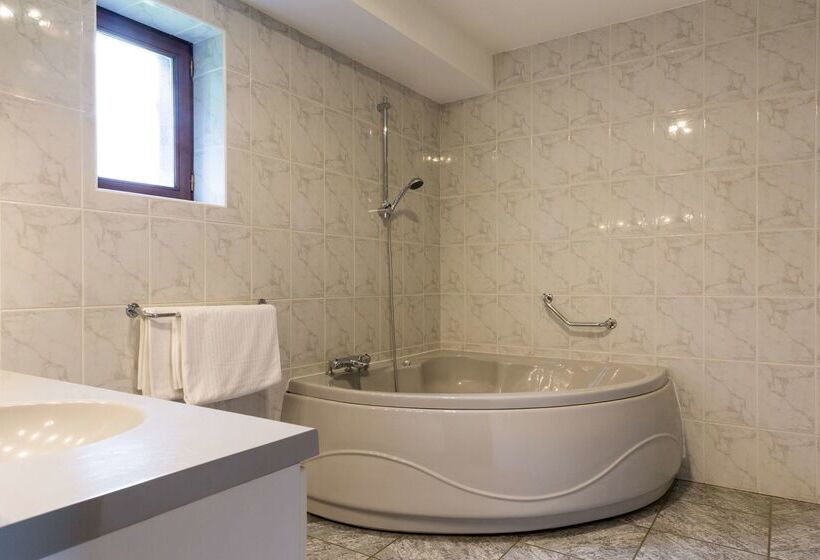 호텔 L Orée Des Chênes, The Originals Relais