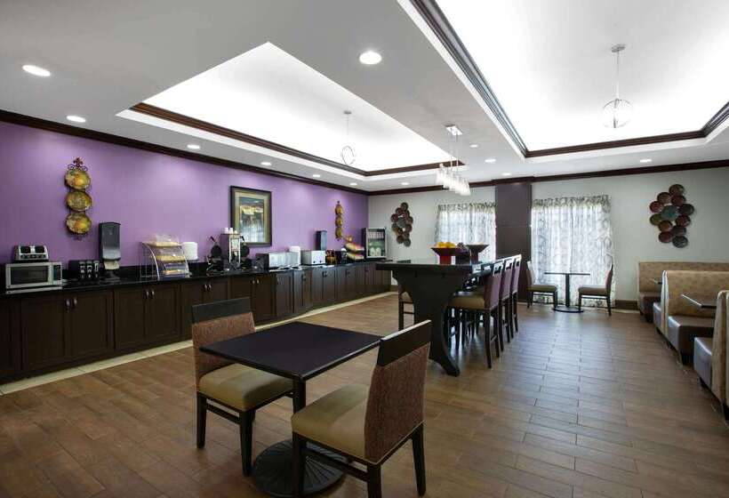 هتل La Quinta By Wyndham Tupelo