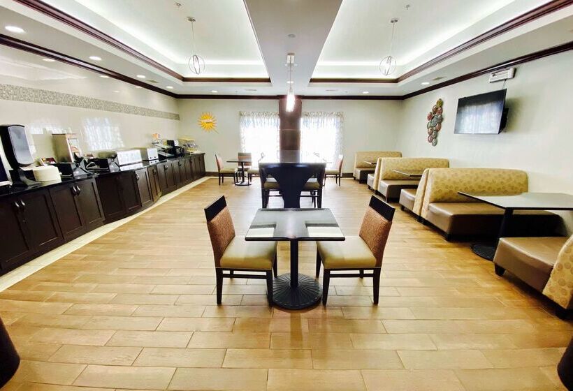 هتل La Quinta By Wyndham Tupelo