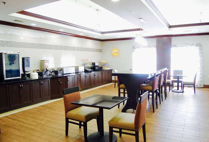 هتل La Quinta By Wyndham Tupelo
