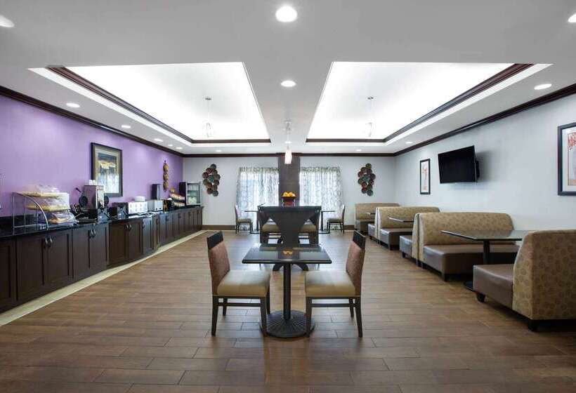 هتل La Quinta By Wyndham Tupelo