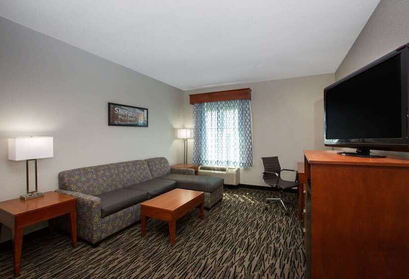هتل La Quinta By Wyndham Tupelo