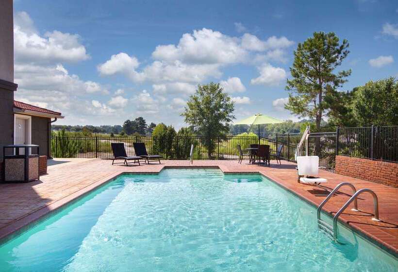 هتل La Quinta By Wyndham Tupelo