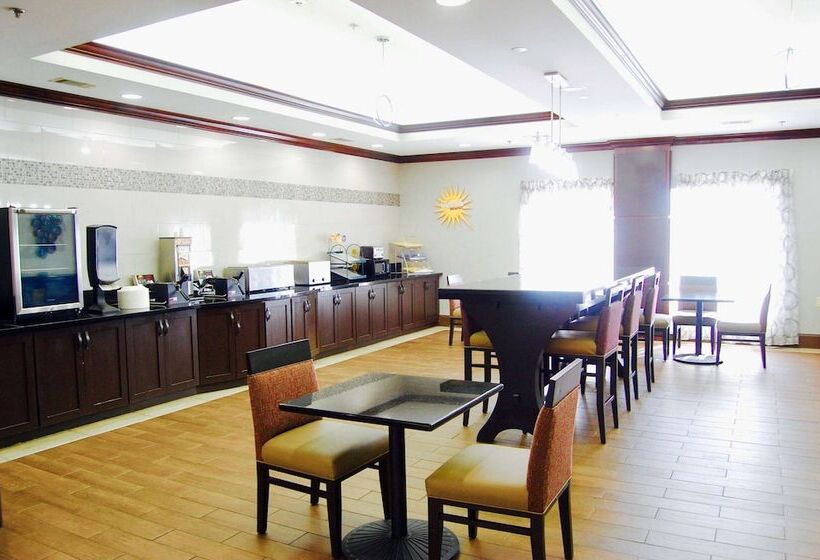 هتل La Quinta By Wyndham Tupelo