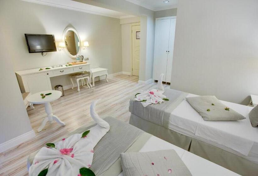 The Pinehill Hotel & Suites