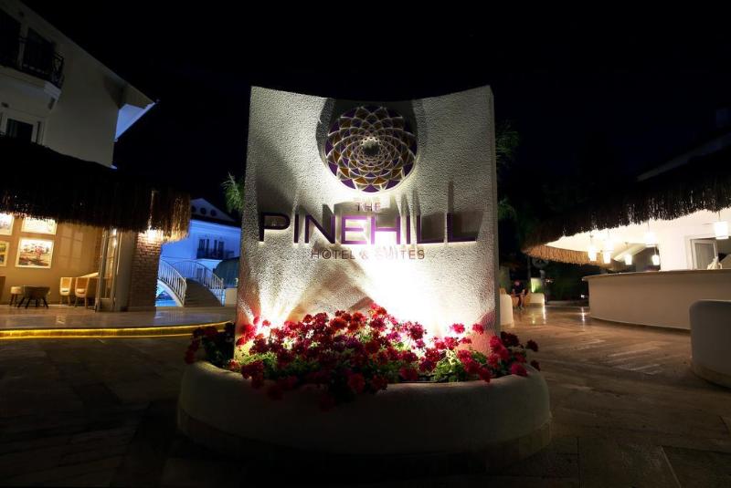 هتل The Pinehill  & Suites